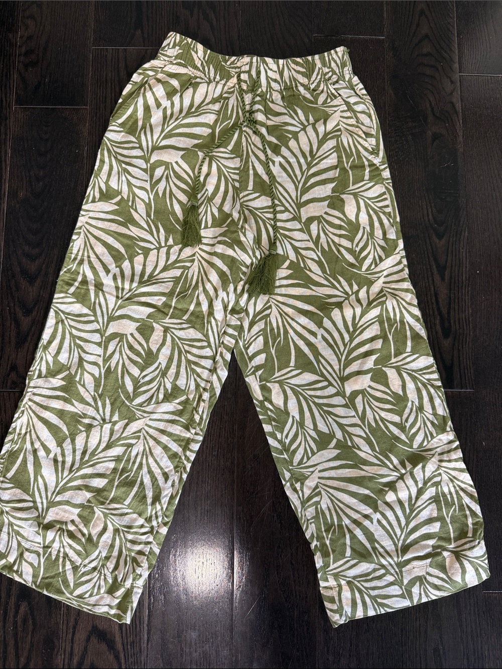 Tahari Olive Green and White Leaf Print Wide Leg Pants